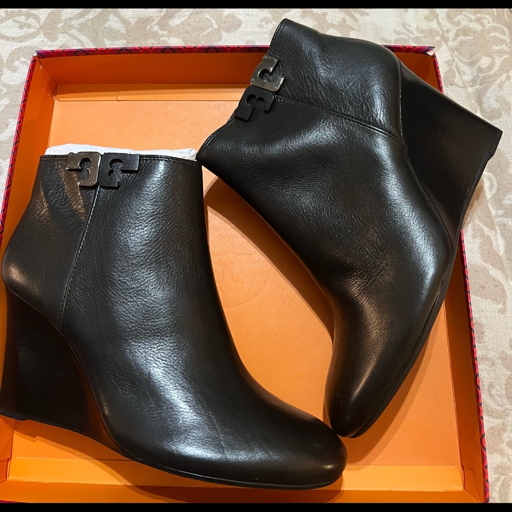 NIB Tory Burch Black Lowell Wedge Bootie size 9.5